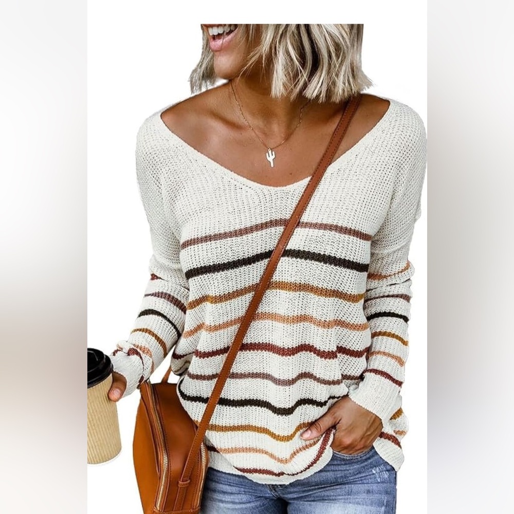 Dakotoo striped sweater. Size: S